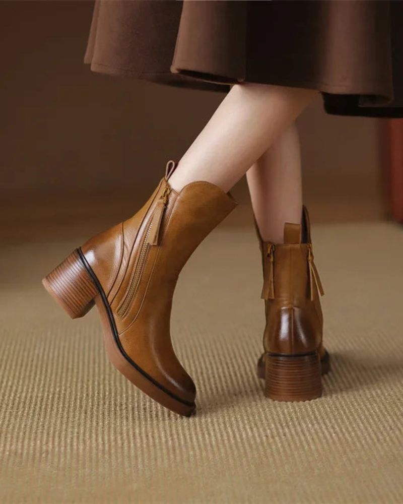 Valorine™ | Black Leather Ankle Boots with Comfortable Heel, Elegant and Timeless