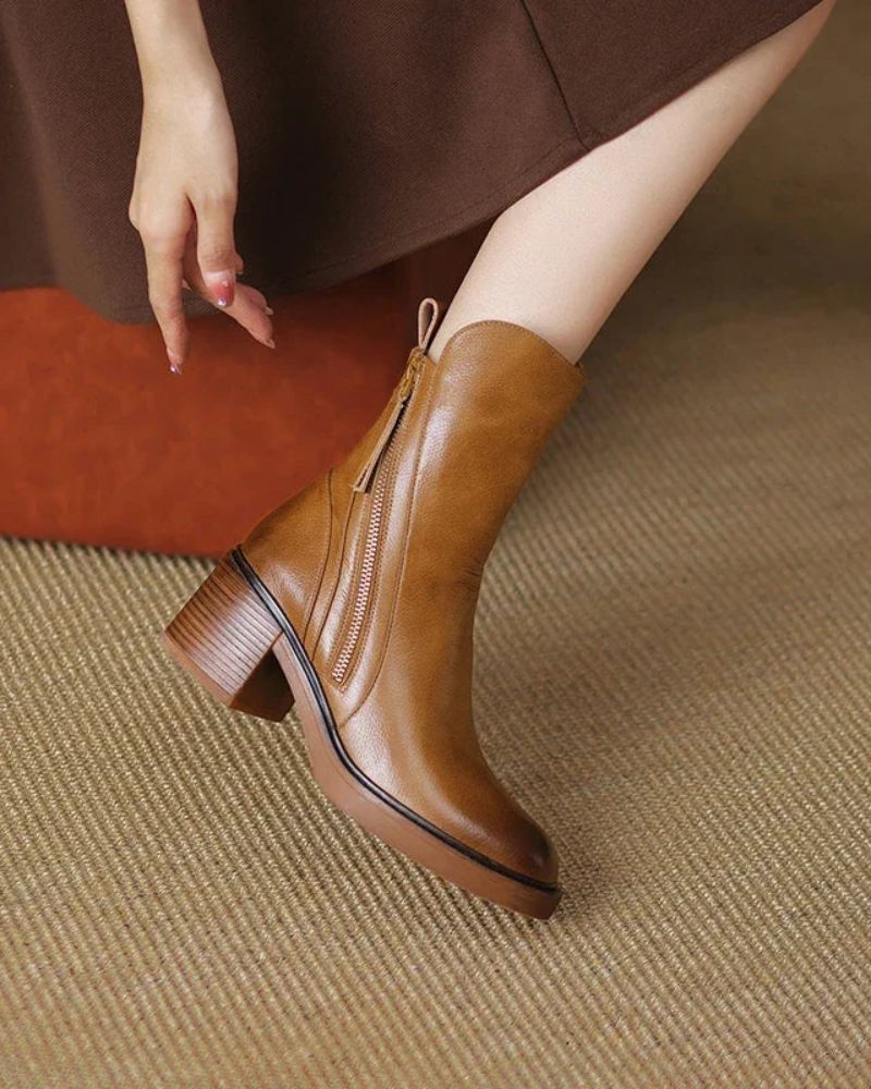 Valorine™ | Black Leather Ankle Boots with Comfortable Heel, Elegant and Timeless