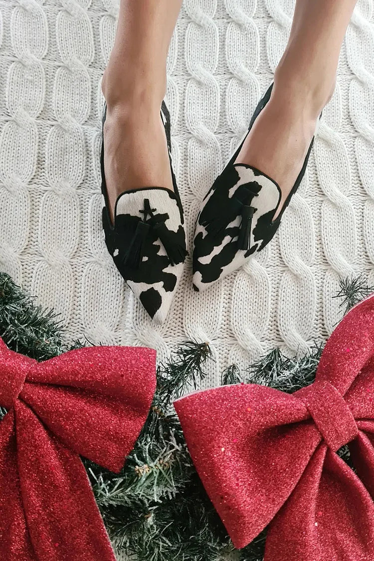 VALERIA | Elegant loafers with pointed toe and decorative tassel details