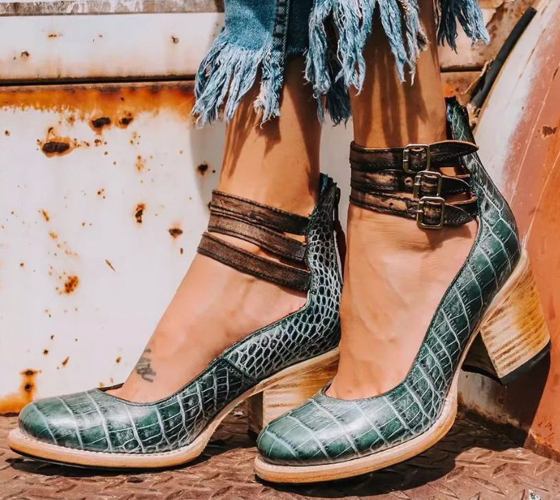 GINEVRA | HEELS WITH STRAPS
